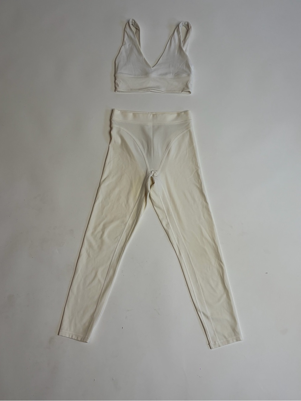 Lululemon Women's White Seamless Bra and Legging Set size XS/S